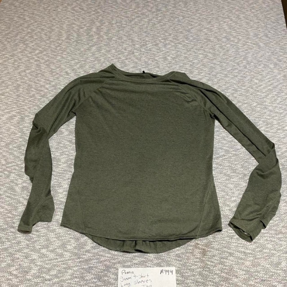 PrAna green long sleeve shirt no size tag best fits à Small. SKU-A794